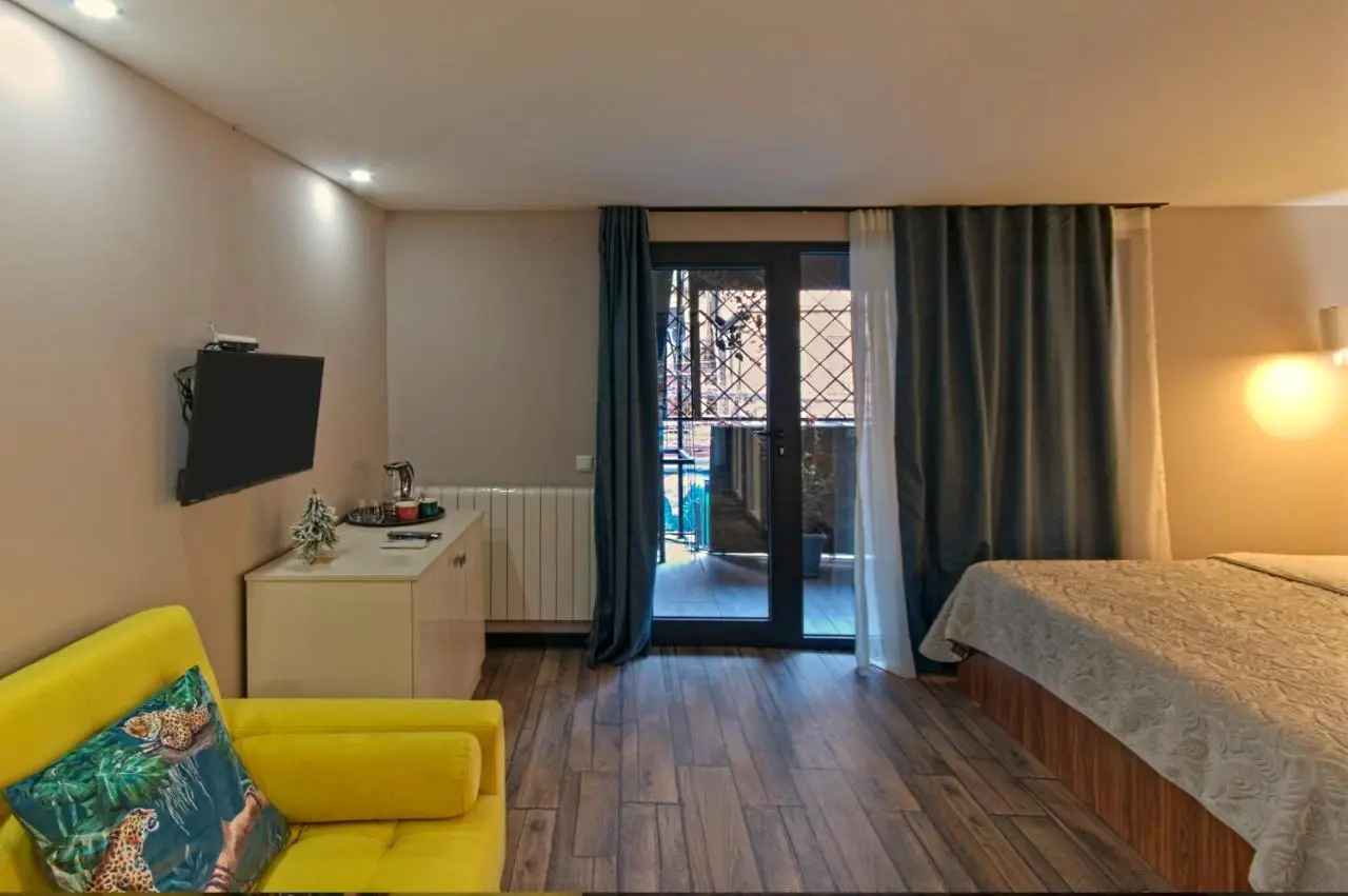 Sakhli at Chavchavadze ave 15