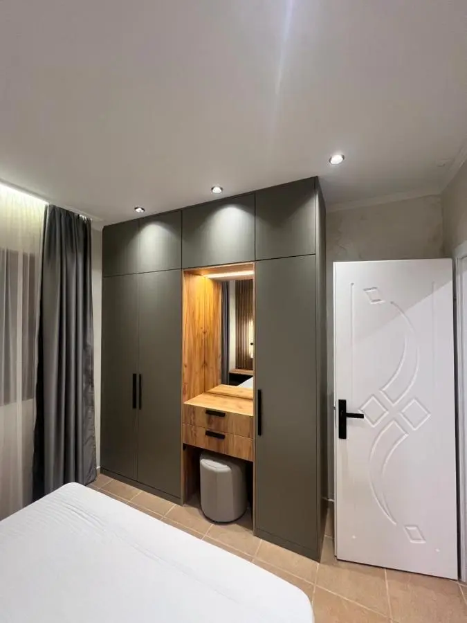Kamberi Hotel & Apartments