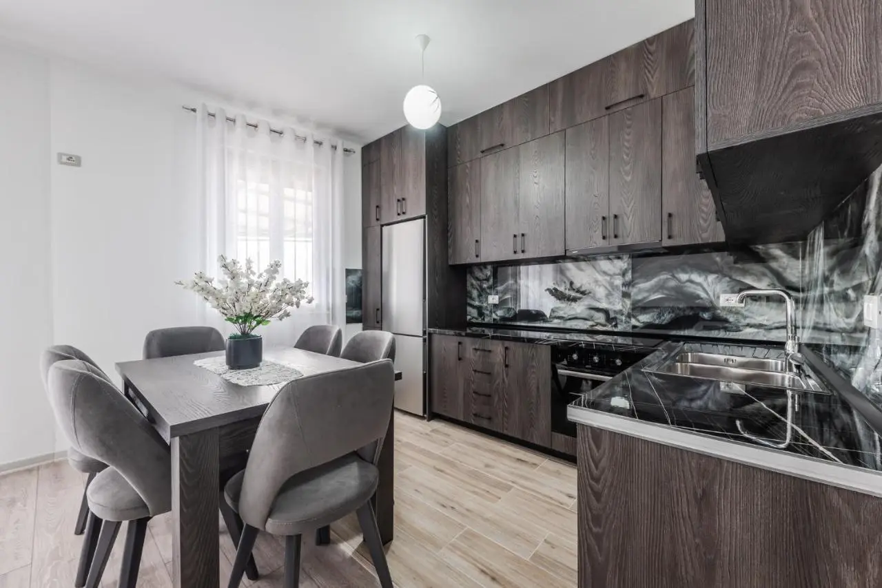 City Escape Apartment by PikHost