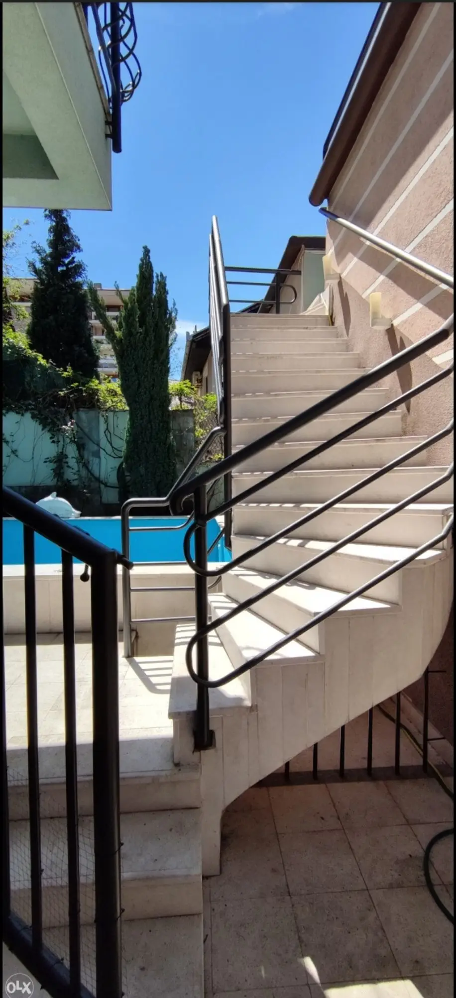 Apartment Apartment with pool, yard, parking.