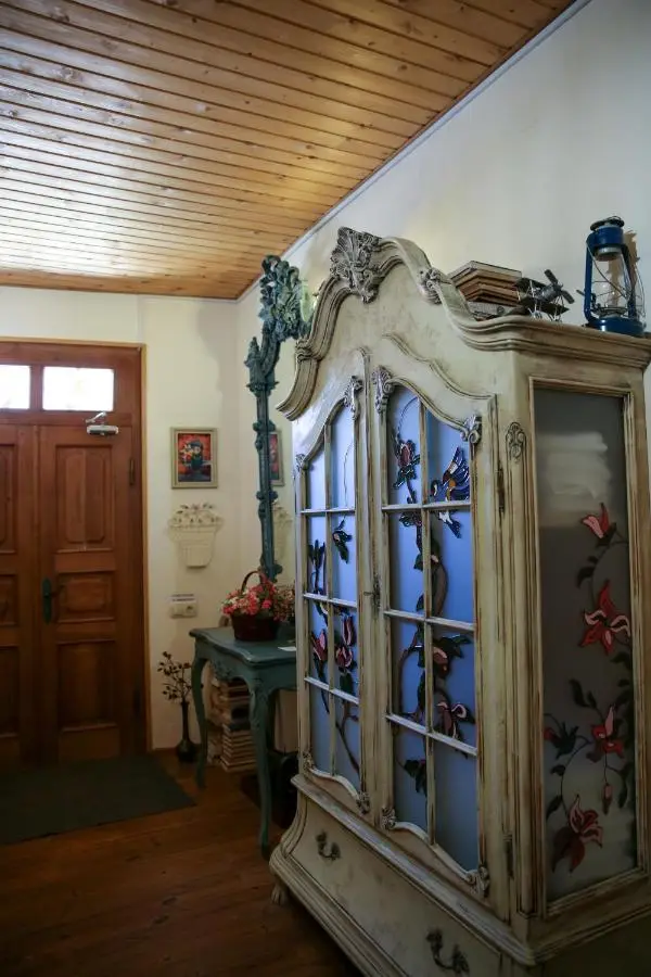 Vintage Art Rooms