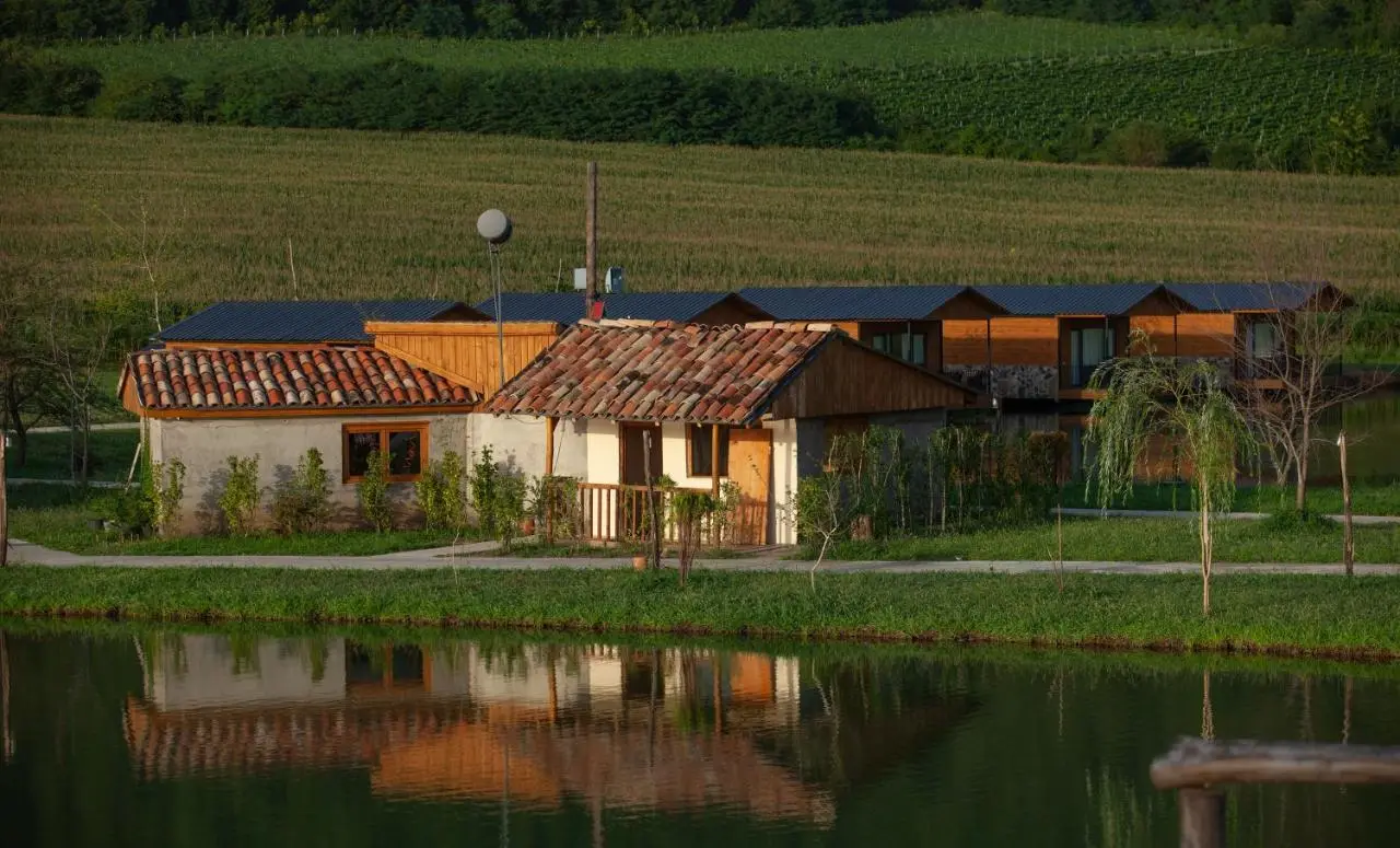 Moretoni Lake Resort