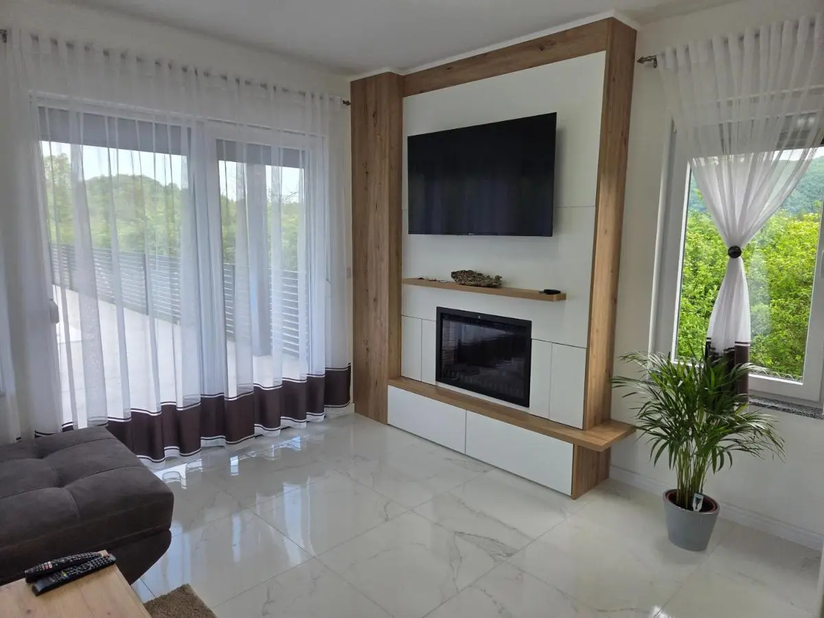 Villa Alisa - Luxury Riverside Escape