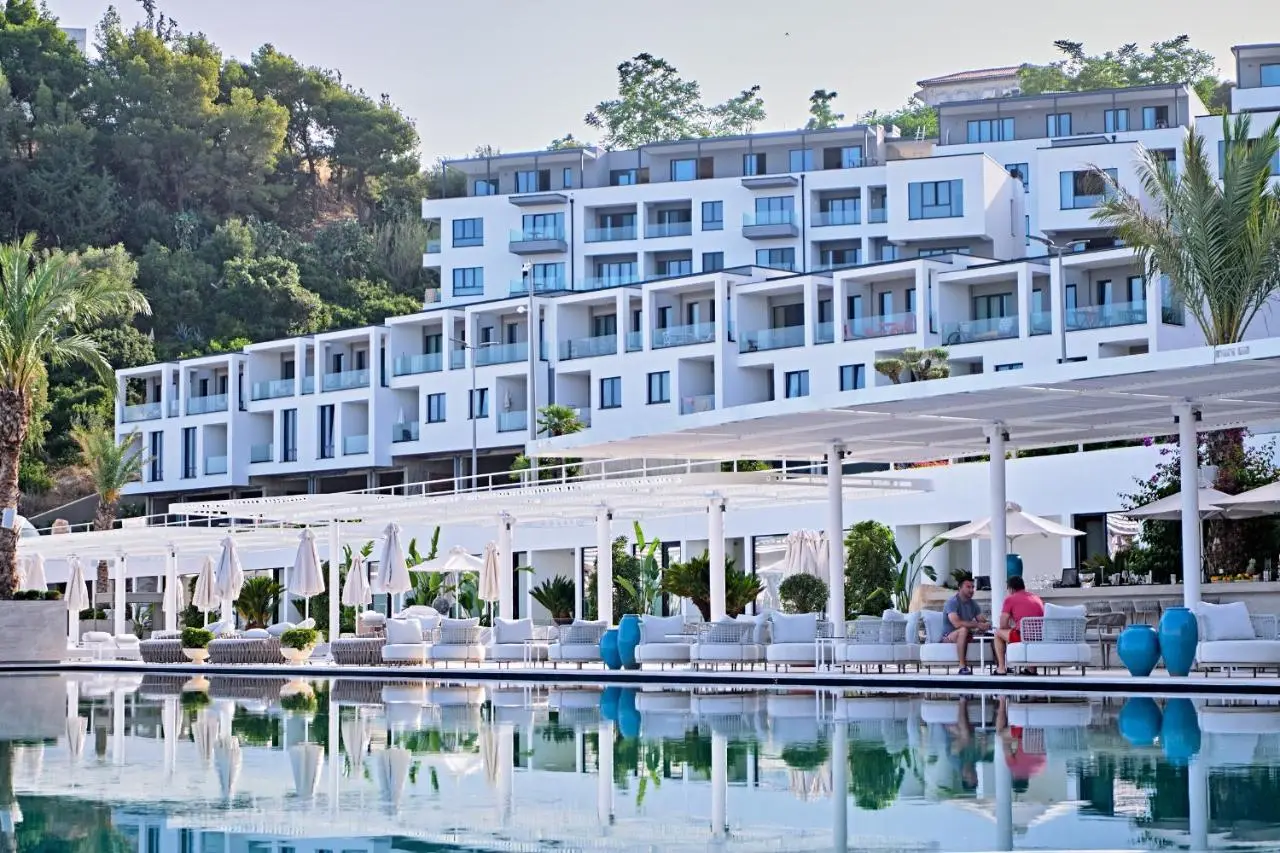 Azar Luxury Suites