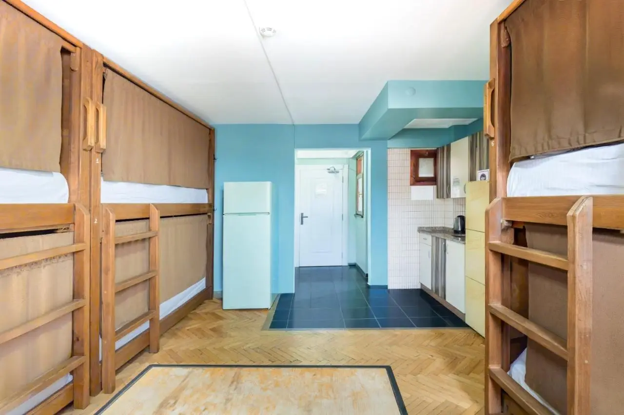 YOLO Hostel