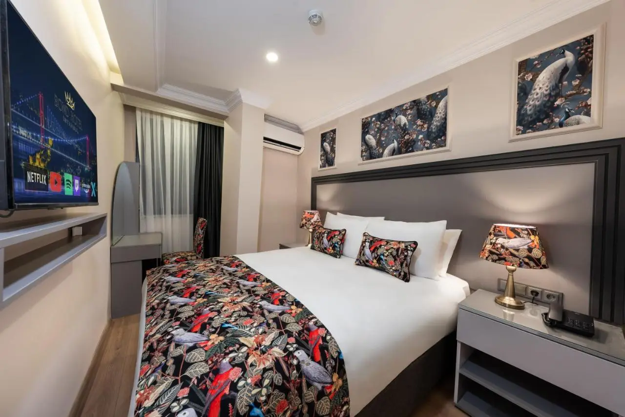 Bond Hotel