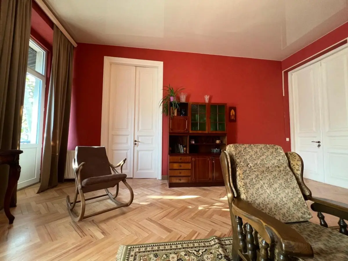 Lola Apartments TBS