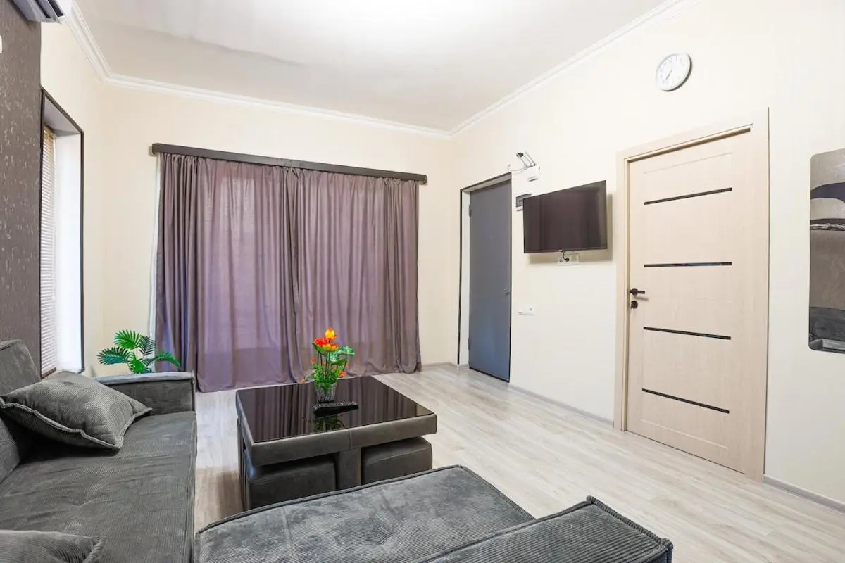 Brand-New 2BR House with Garden