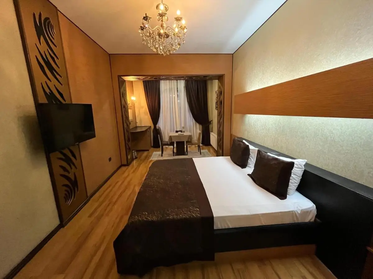 Bayil Breeze Hotel & Restaurant