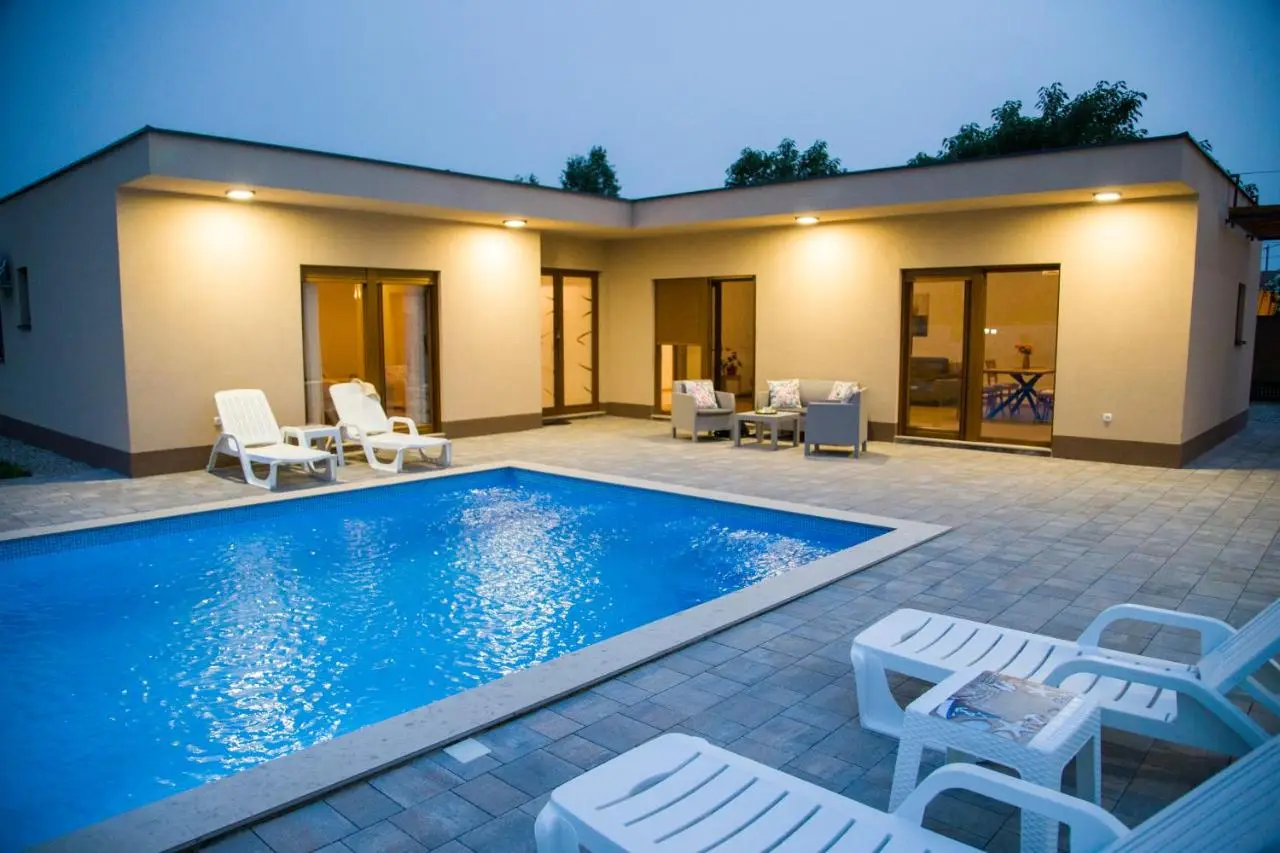 Luxury Villa G Residency