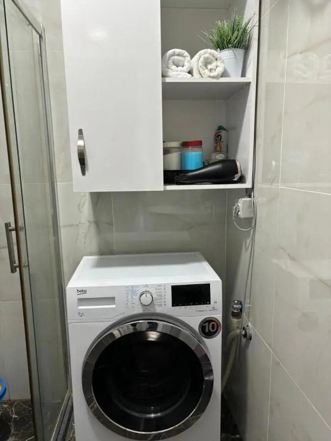 Center, Selvia White Apartment