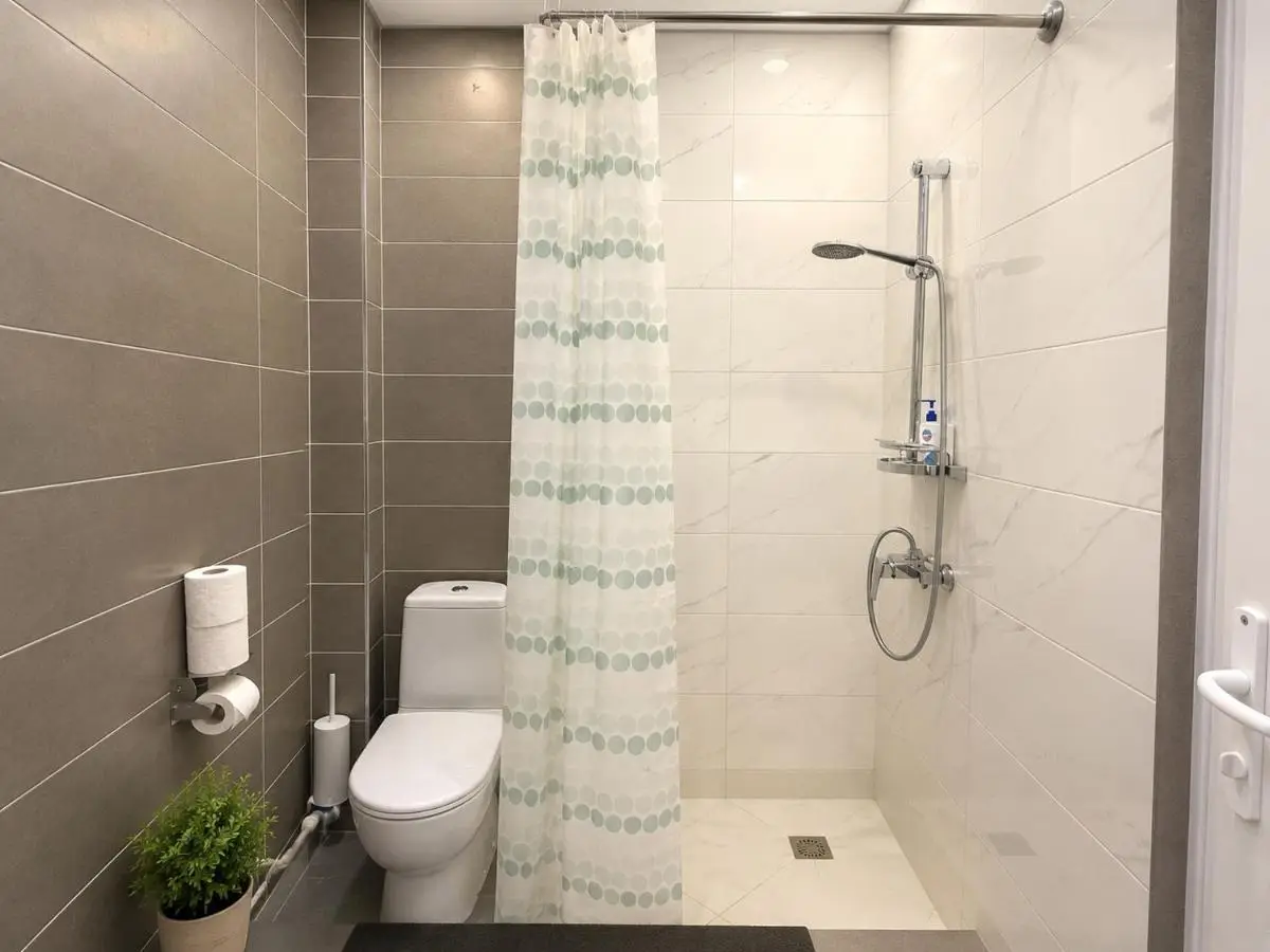 Firuzi Apartment TBS