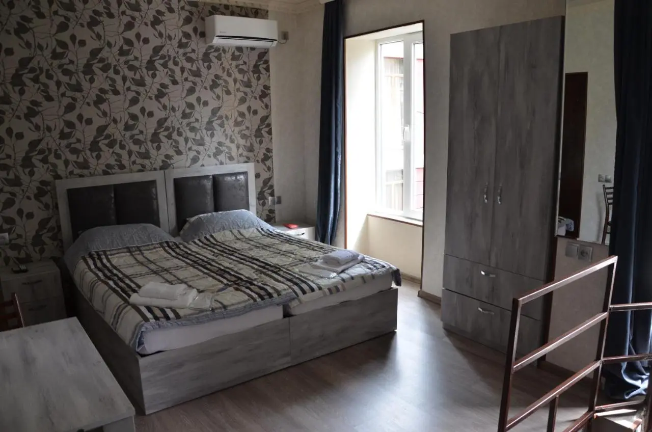 Guest house UTA