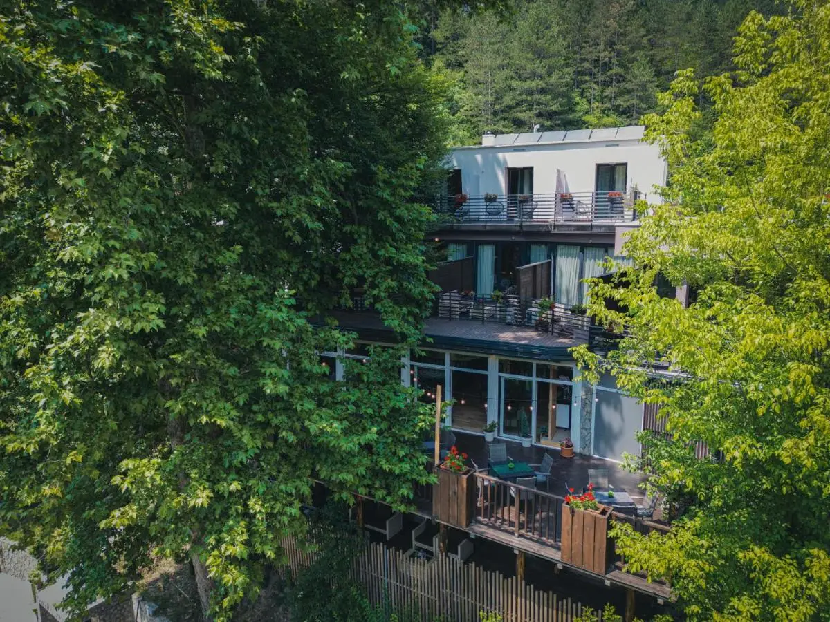 Hotel Tazz - River Front Oasis Collection