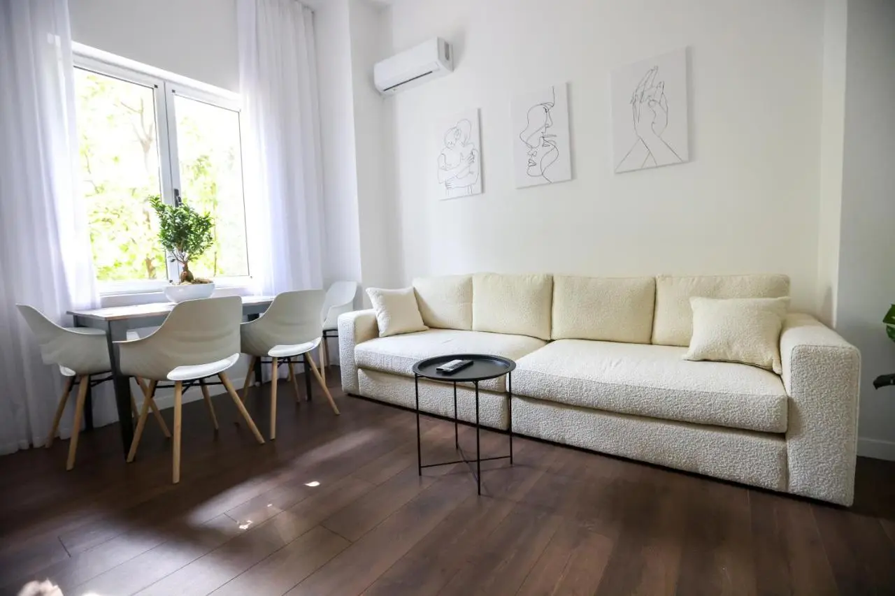 "MiddleNest" Central Apartment