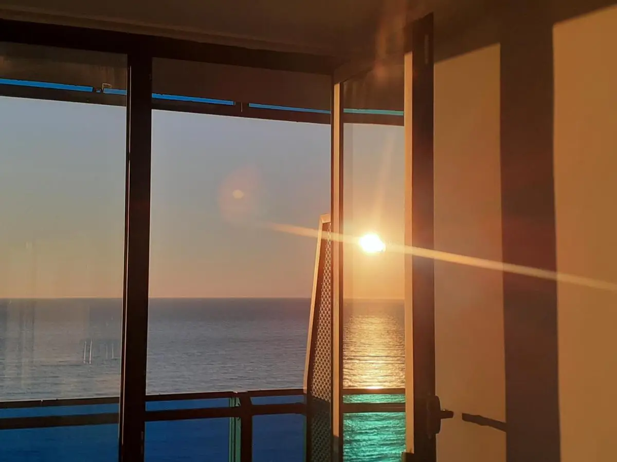 Only Front Sea View, No Side View, Wonderful Panorama, High Floor, Location Guarantee
