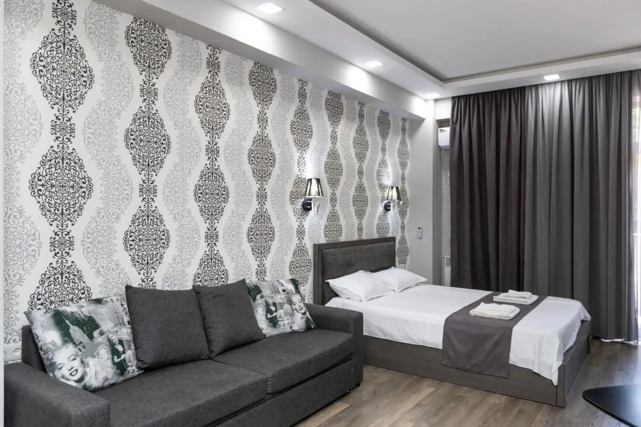 Golden Room Apartments 04