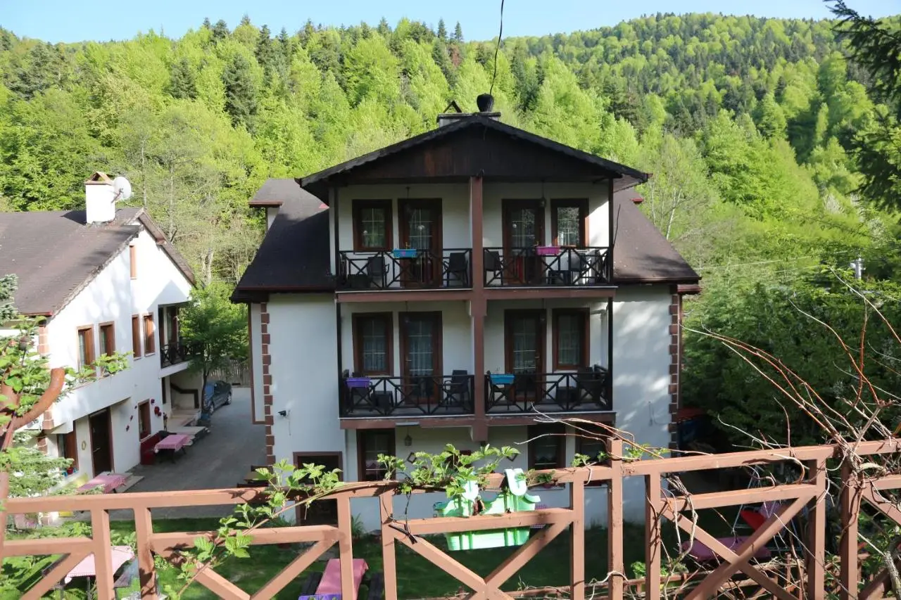 ABANT DORT MEVSİM KONAĞI HOSTEL