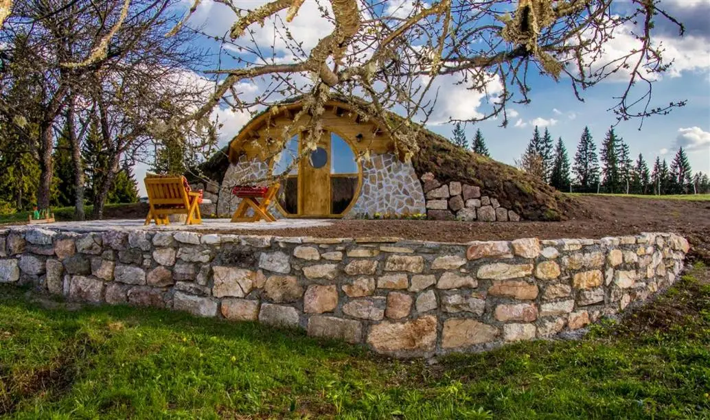 Mountain bungalows and a Hobbit House - Jazavčije Rupe