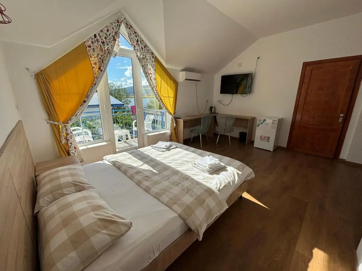Laguna Boutique Hotel Bazaleti Lake