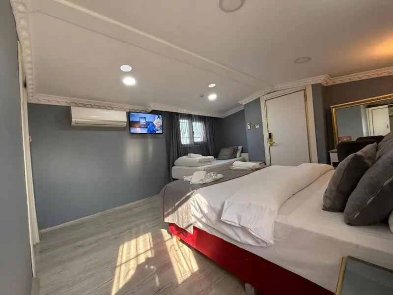 RHYTHM HOTEL