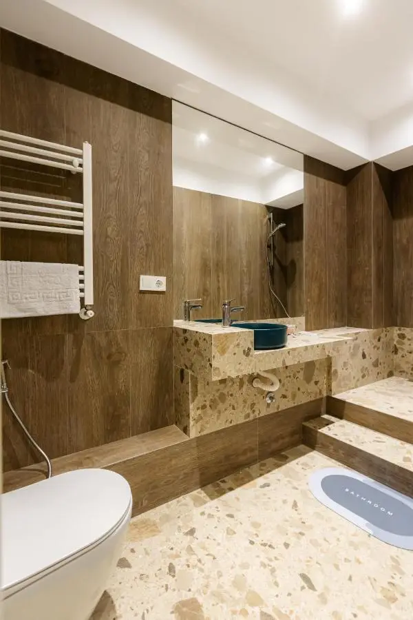 Apart Meidani - Stylish Old Town Apartment with Balcony & Synagogue View