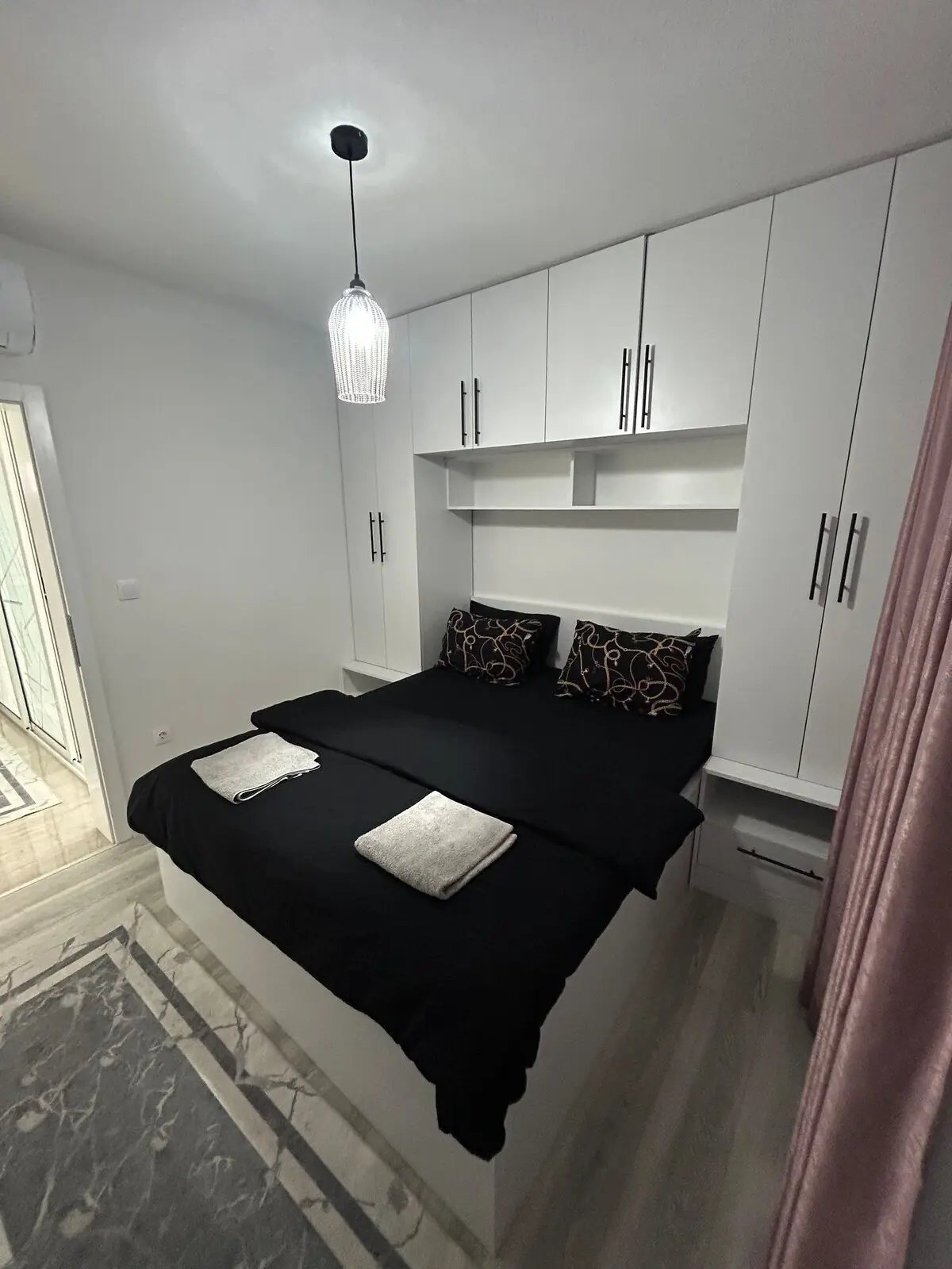 Apartment Sweet Holiday