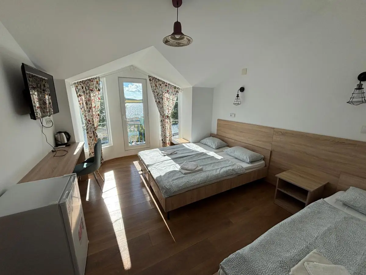 Laguna Boutique Hotel Bazaleti Lake
