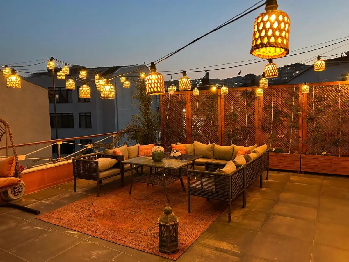Waterfront Villa by the Tram - Private Terrace with Dome & Golden Horn View in Fatih