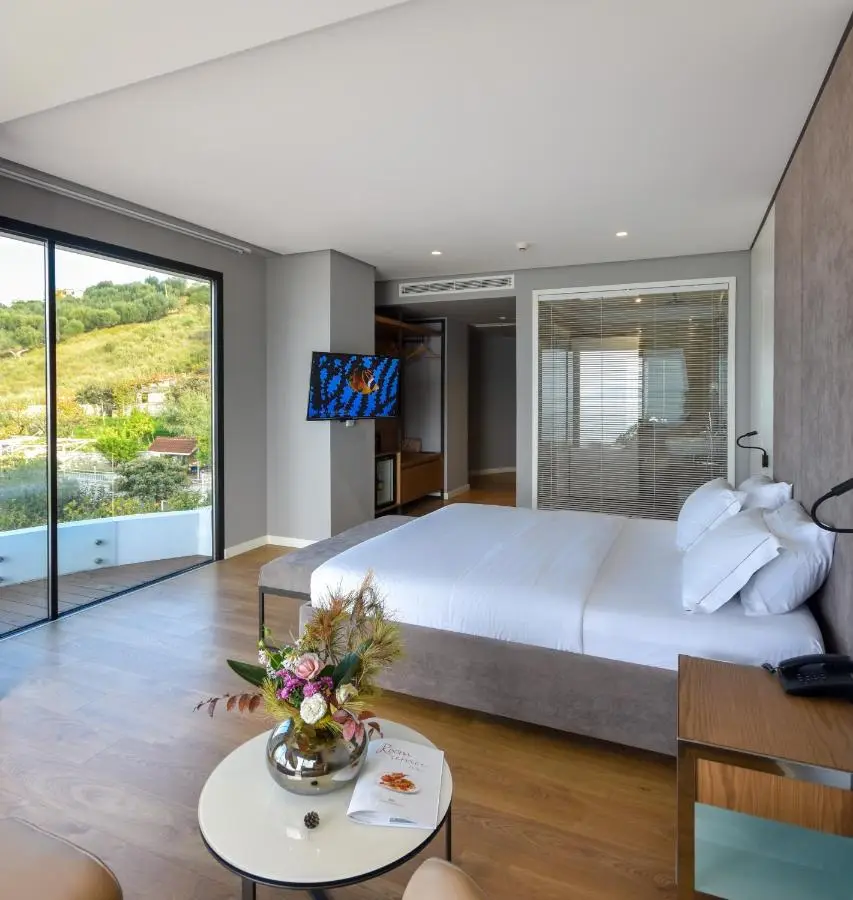 Yacht Hotel