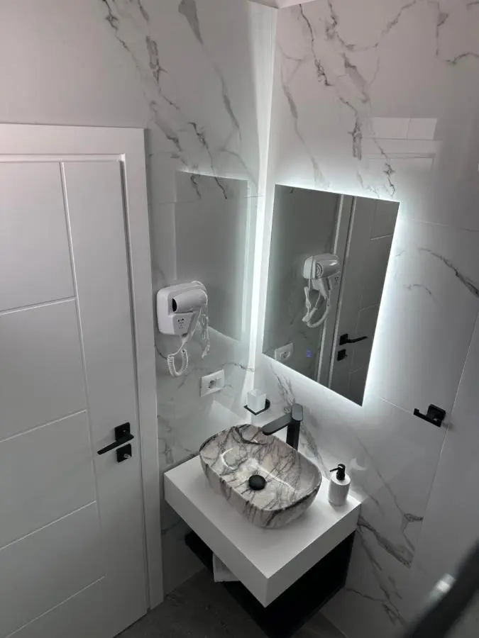 Elona's Rooms