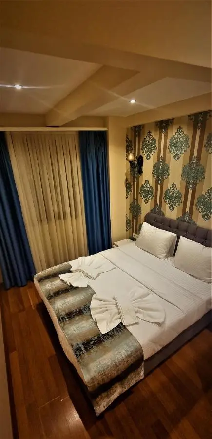 By Historial Hotel Due