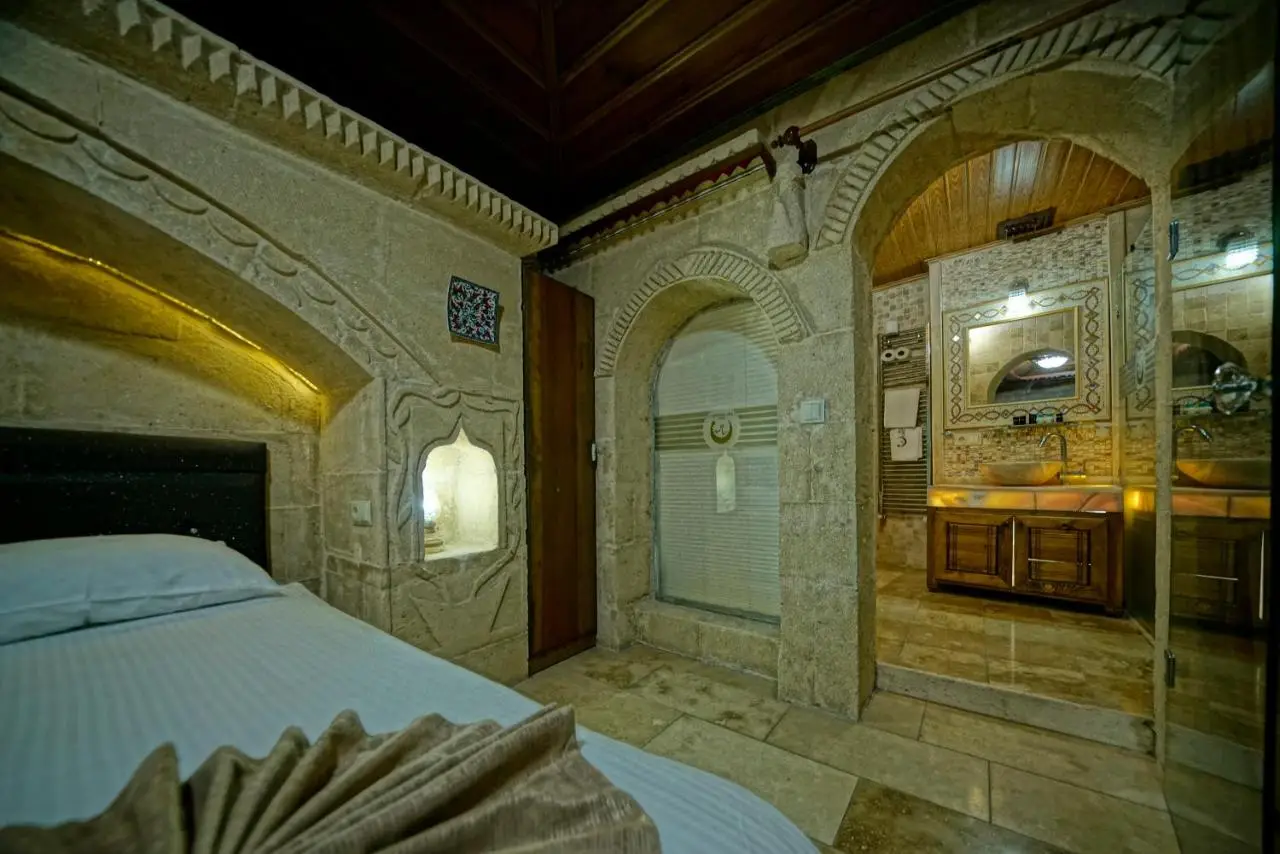 Holiday Cave Hotel