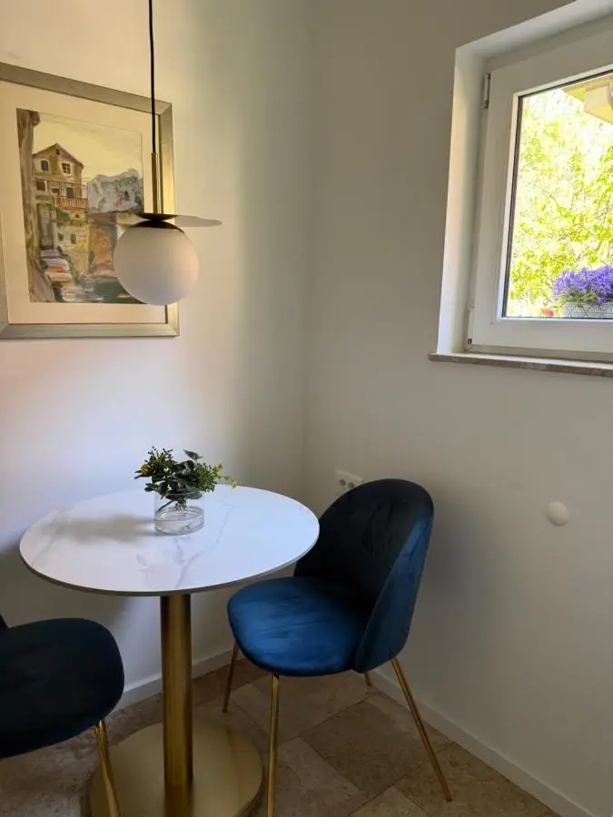 Villa Tamara with garden and river view - free private parking Bicycle & Motorcycle Garage