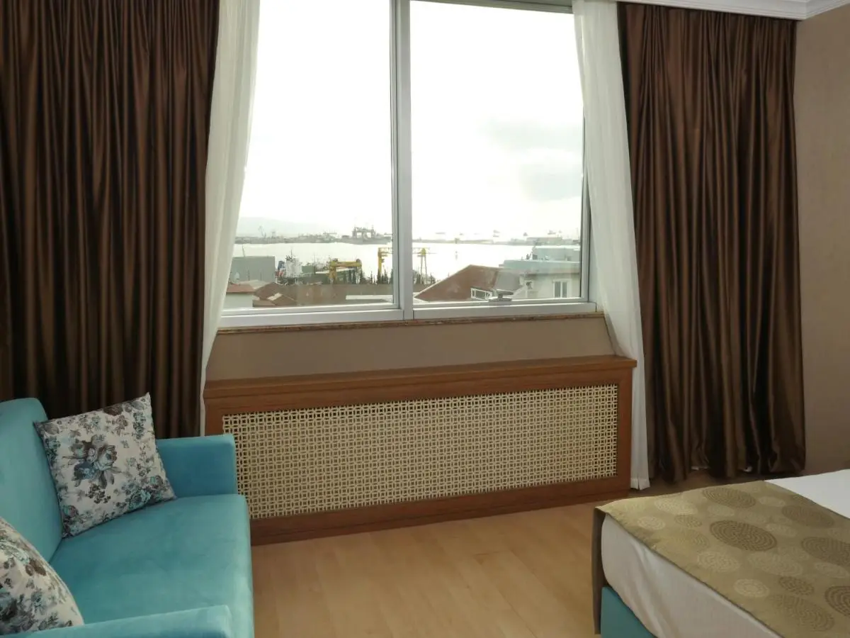 Golden Lounge Hotel