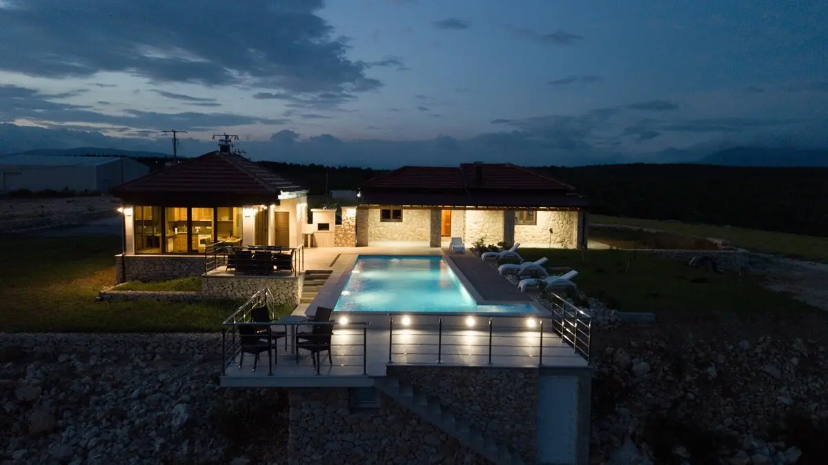 Villa Ljuba - Three Bedroom House & Swimming Pool
