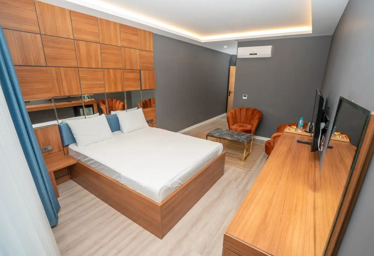 Center Suite