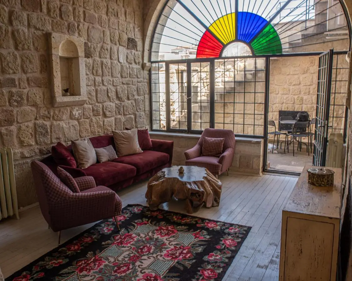 Hezen Cave Hotel