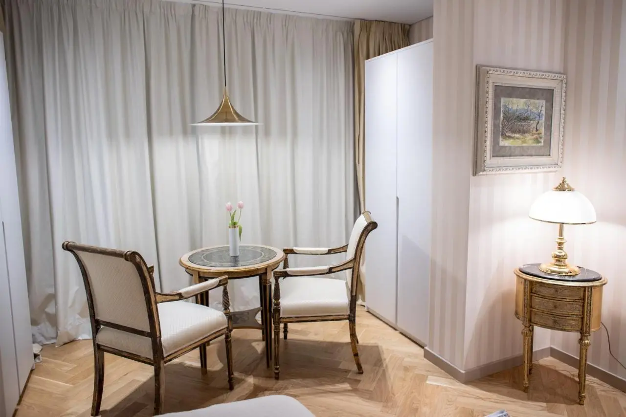 Seven Luxury Suites
