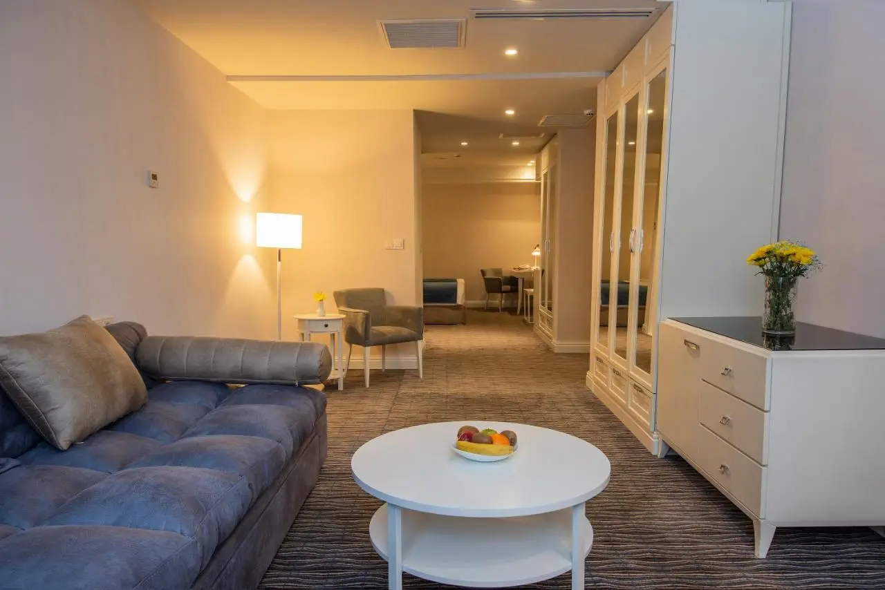 City Avenue Hotel