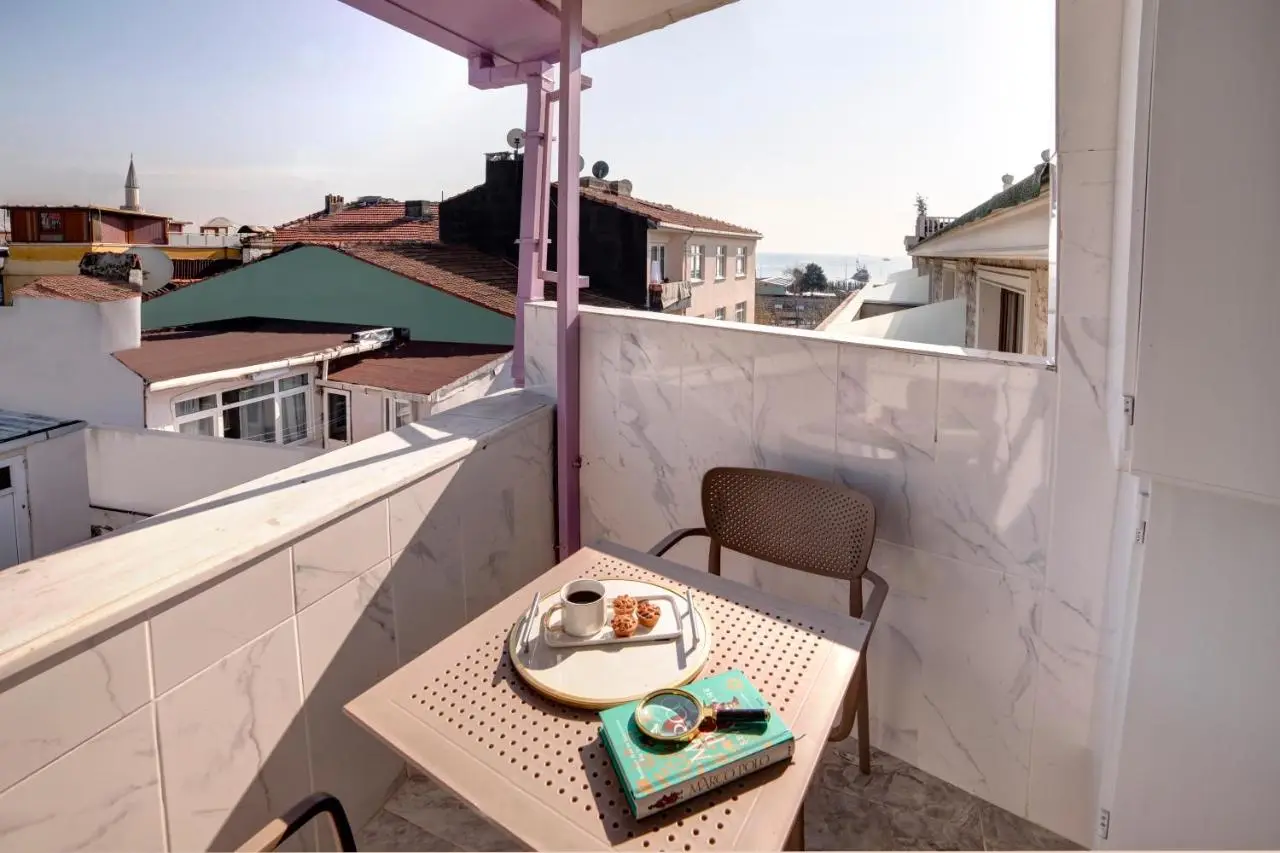 SEVEN ROSES APART HOTEL