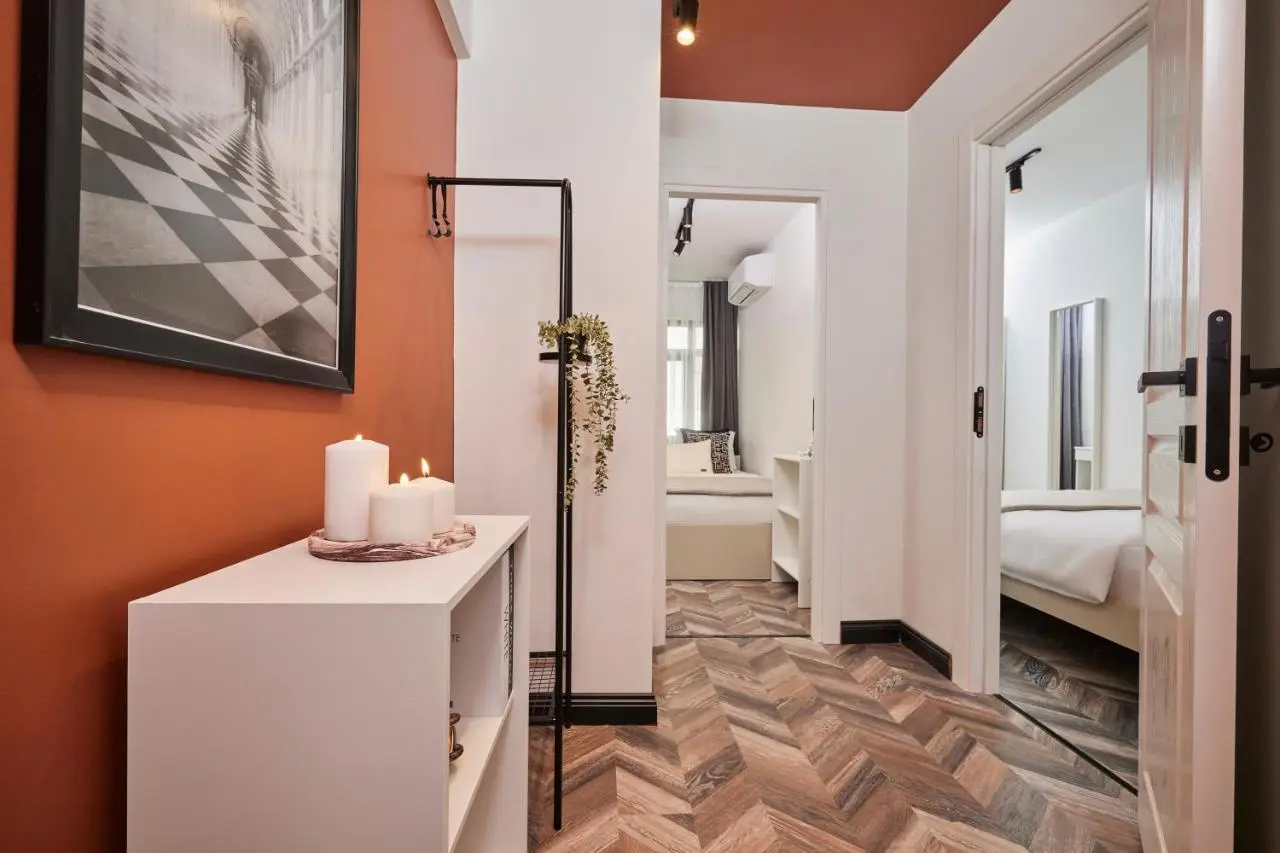 Bright & Modern 2-Bedroom Flat Near Metro