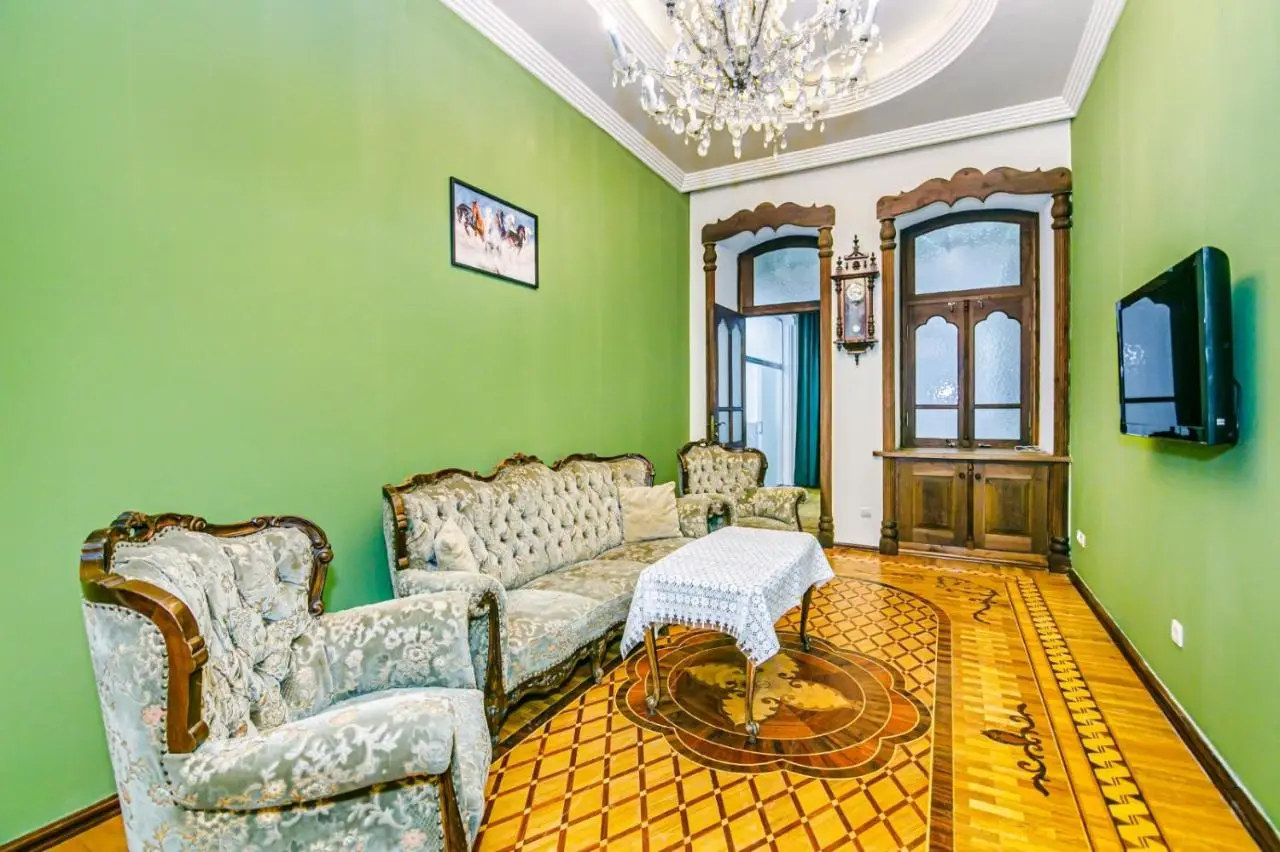Targovu 4 Room Malakan Garden