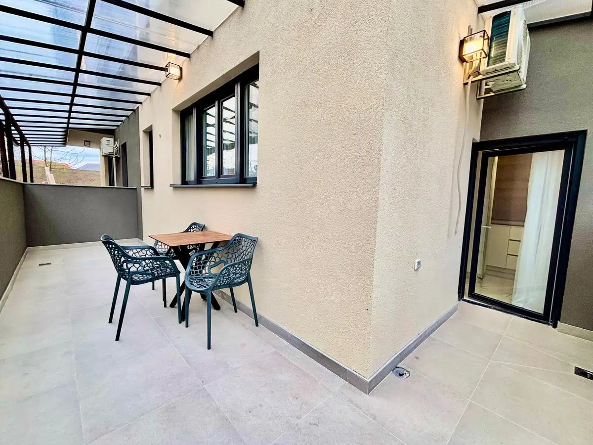 One-Bedroom Apartment with Terrace & Free Parking