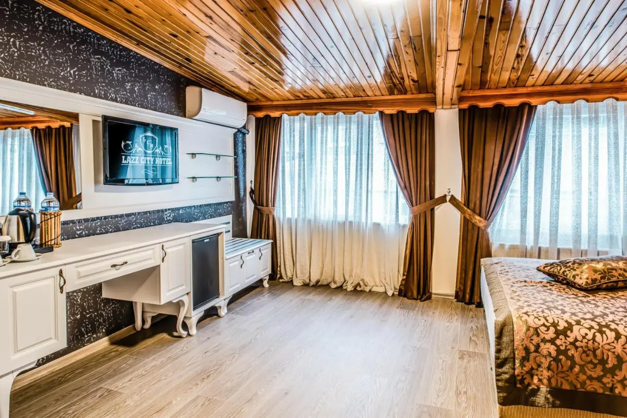 Lazz City Hotel