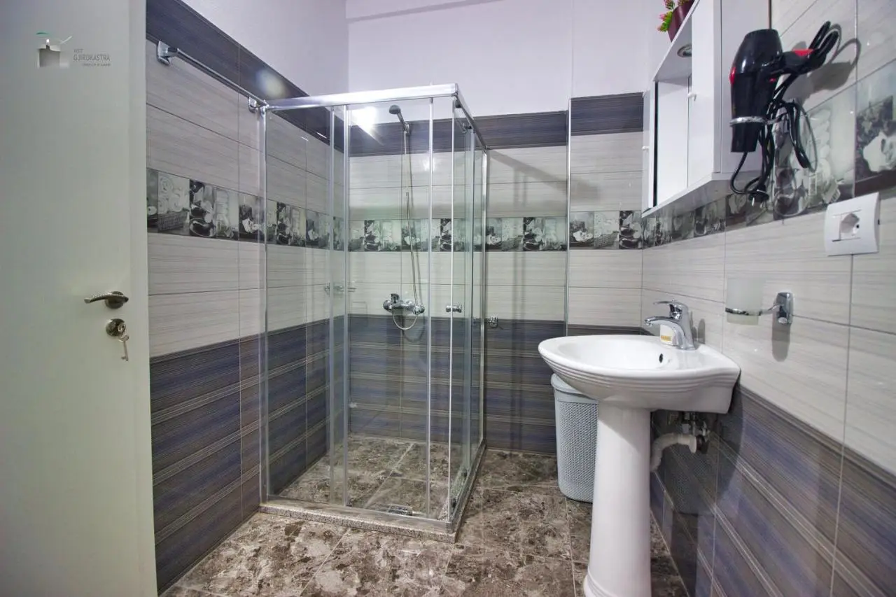DAI Apartments- City & Castle view Gjirokaster