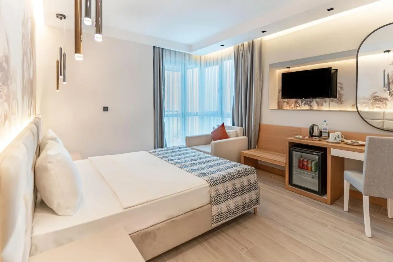 PEARLY HOTEL