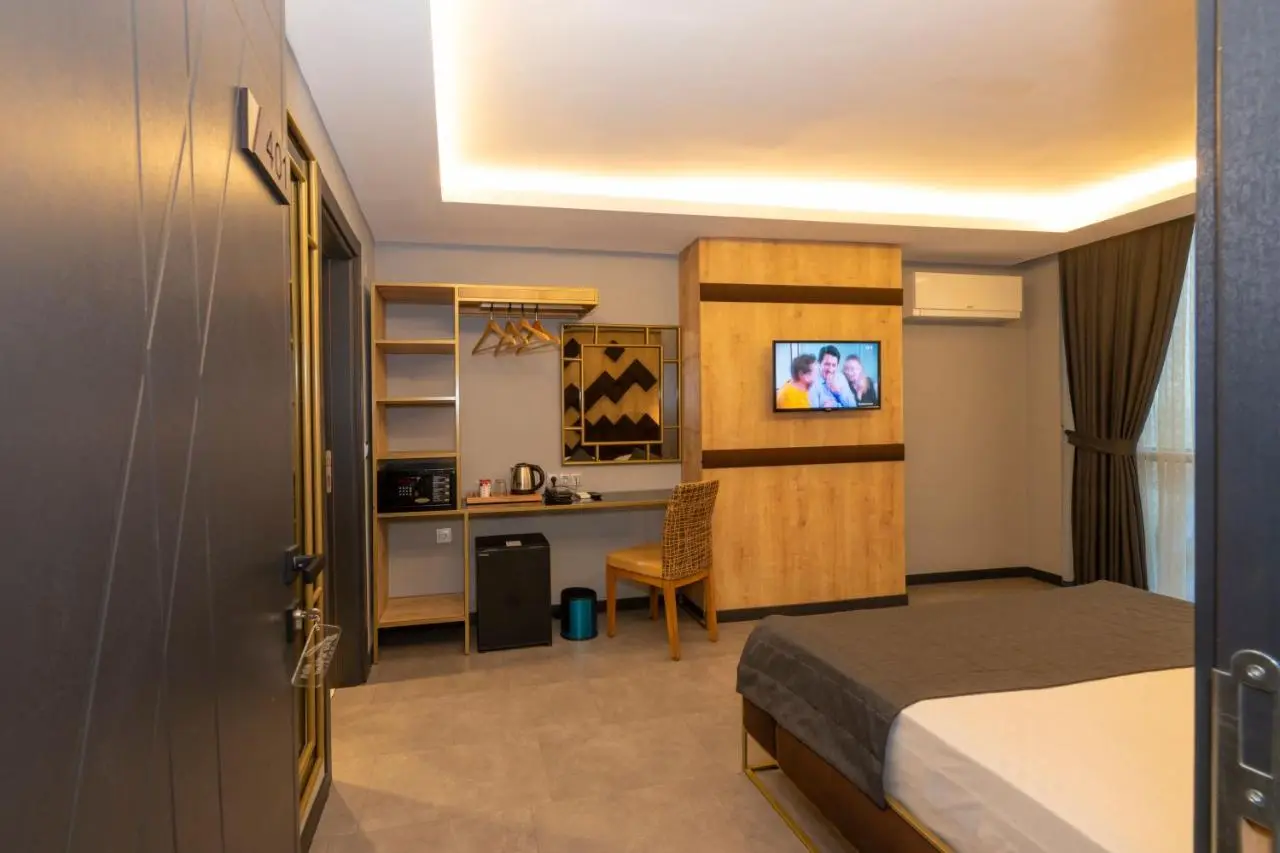 Fly And Stay Airport Hotel