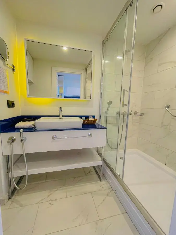 Luxury View Hotel