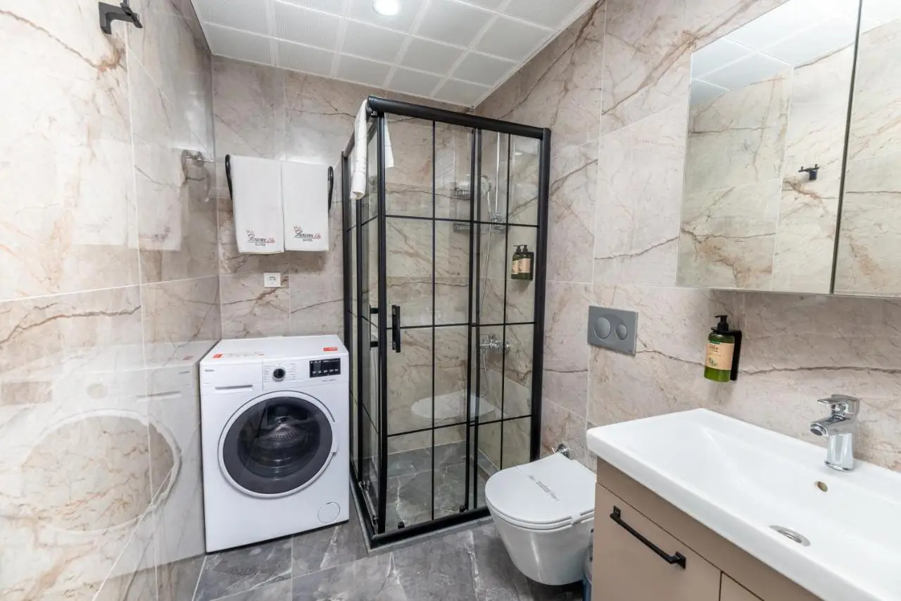 Luxury Life Suites